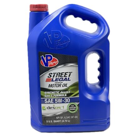 روغن موتور تمام‌سنتتیک VP Racing 5W-30 API SP با حجم 4.73 لیتر، یک روانکار باکیفیت بالا برای حفاظت از موتور در شرایط رانندگی روزمره و پرفشار است. این روغن با فرمولاسیون پیشرفته، باعث کاهش اصطکاک قطعات، بهبود عملکرد موتور در دماهای پایین و بالا و افزایش طول عمر موتور می‌شود. استاندارد API SP نیز نشان‌دهنده مقاومت بهتر در برابر اکسیداسیون، کاهش رسوبات و سازگاری بیشتر با موتورهای جدید بنزینی است.