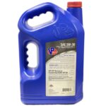 روغن موتور تمام‌سنتتیک VP Racing 5W-30 API SP با حجم 4.73 لیتر، یک روانکار باکیفیت بالا برای حفاظت از موتور در شرایط رانندگی روزمره و پرفشار است. این روغن با فرمولاسیون پیشرفته، باعث کاهش اصطکاک قطعات، بهبود عملکرد موتور در دماهای پایین و بالا و افزایش طول عمر موتور می‌شود. استاندارد API SP نیز نشان‌دهنده مقاومت بهتر در برابر اکسیداسیون، کاهش رسوبات و سازگاری بیشتر با موتورهای جدید بنزینی است.